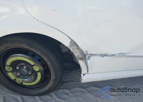 2013 Mercedes-Benz E 350 z USA, uszkodzony, nr VIN WDDHF5KB3DA664800